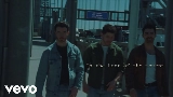 Обложка клипа Heat Of The Moment