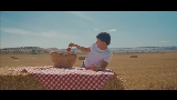Обложка клипа LA VIDA ES TAN BONITA